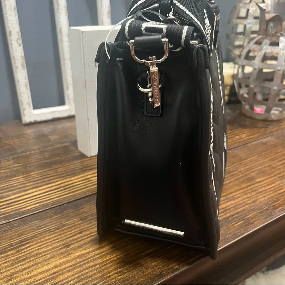 New Steve Madden Bwebber Crossbody Black Purse Guitar Straps Coin Wallet button